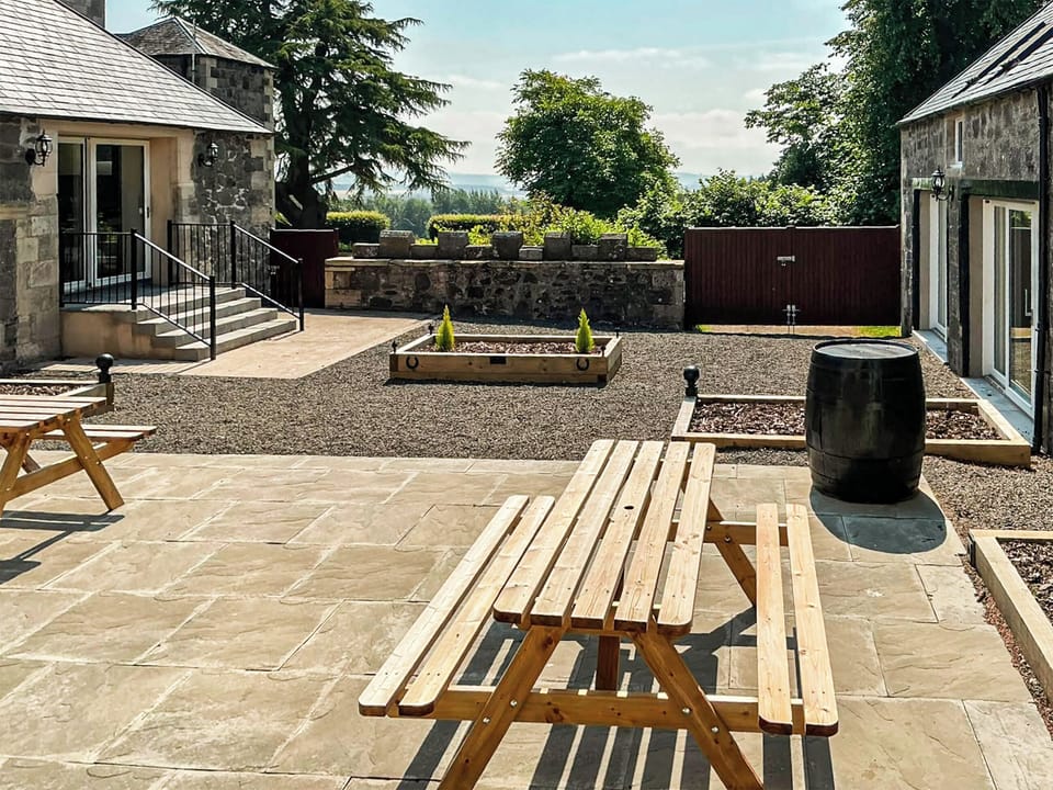 Sitting-out-area | The Coach House, Auchtermuchty