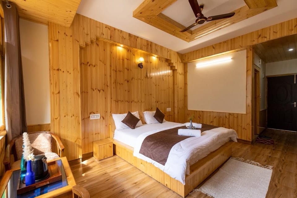 Double Room, Balcony, Mountain View | Desk, WiFi (free)