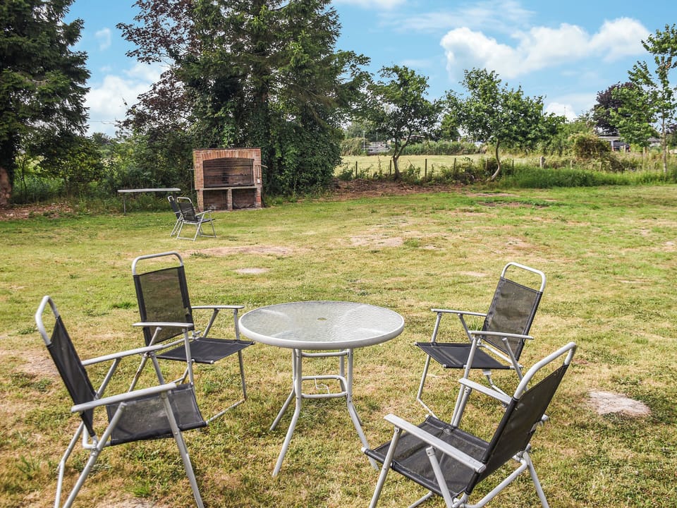 Sitting-out-area | Curlew - Thurnefield Holiday Homes, Repps-with-Bastwick