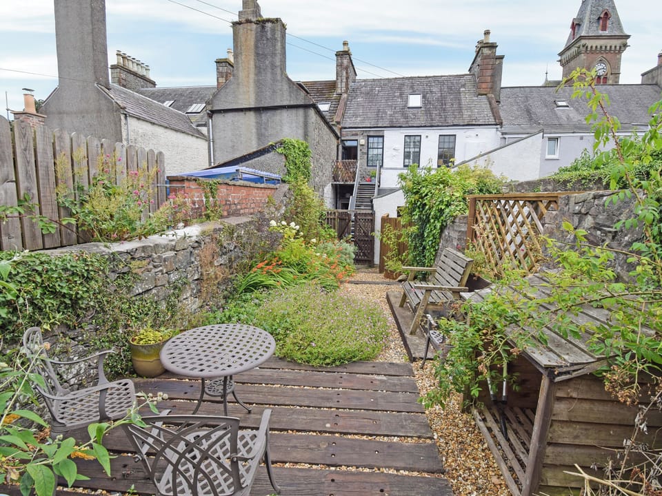 Sitting-out-area | The Beltie Flat, Newton Stewart