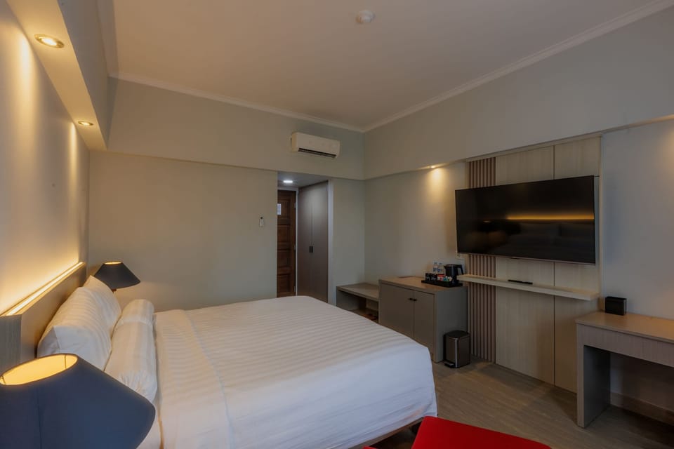 Desk, WiFi (free), bed sheets