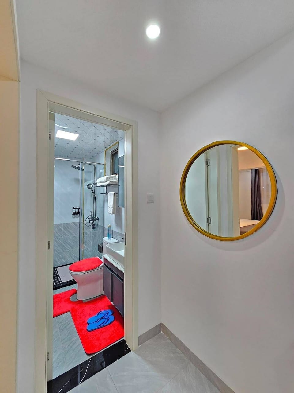 Classic Apartment, Balcony, City View | Bathroom | Shower, free toiletries, slippers, towels