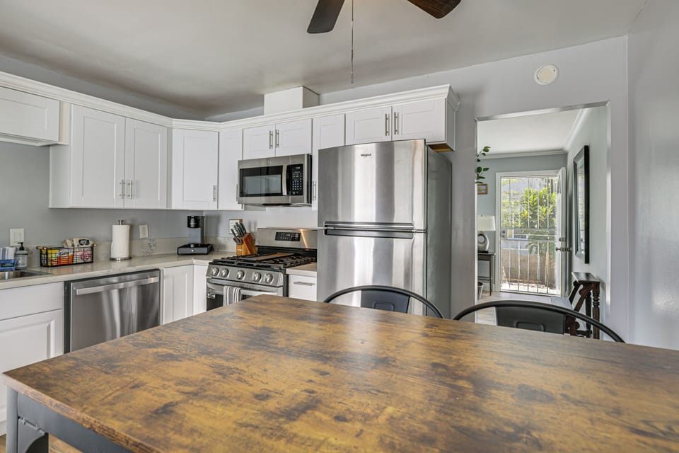 Dining Table | Dishware/Flatware Provided