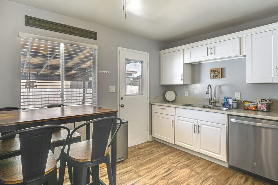 Kitchen | Stove/Oven | Microwave | Dining Table