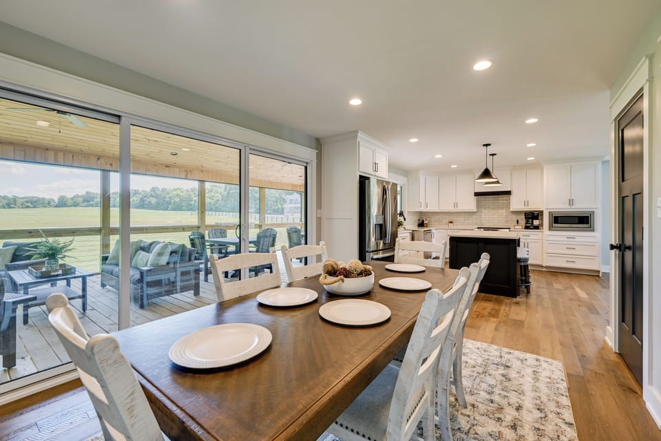 Dining Area | Dishware/Flatware Provided | Main Level