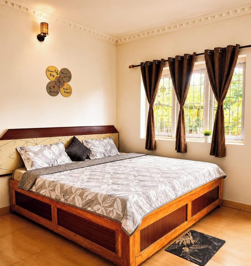 Deluxe Room | Rollaway beds (surcharge), WiFi (free), bed sheets