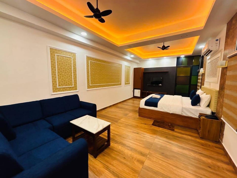 In-room safe, blackout drapes, WiFi (free)
