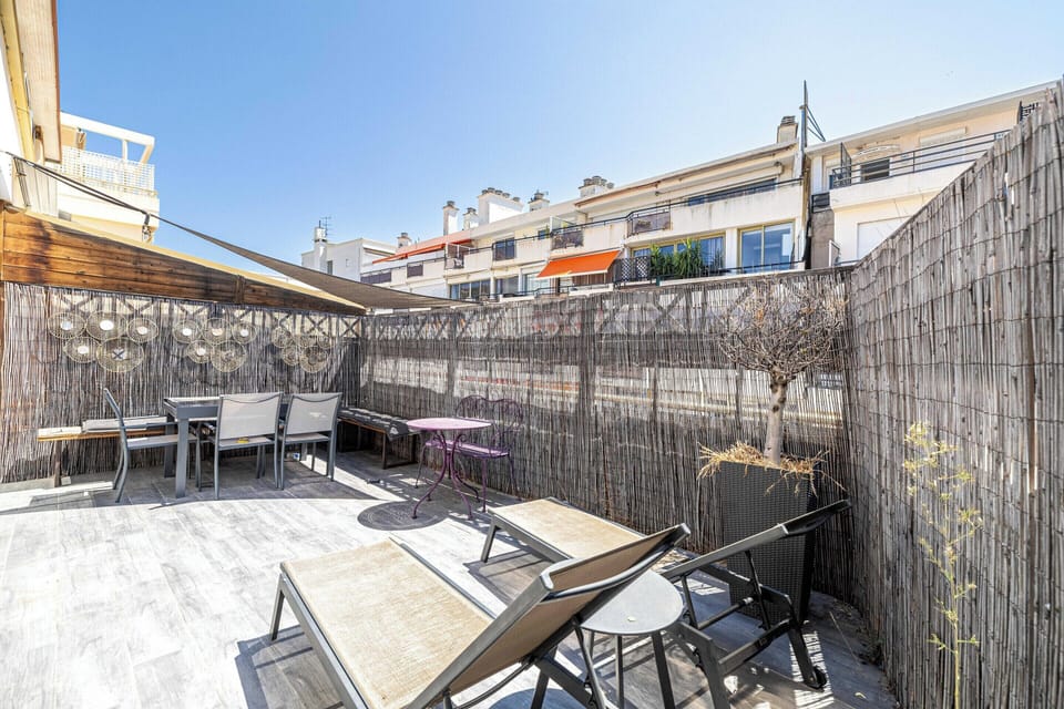 Apartment | Outdoor dining