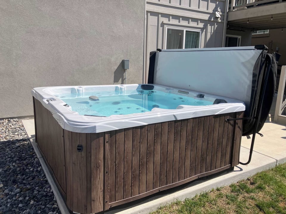 Hot tub