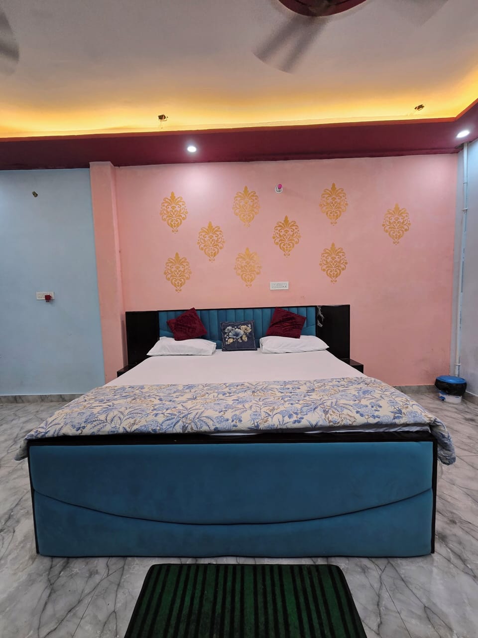 Deluxe Double Room | In-room safe, desk, laptop workspace, iron/ironing board
