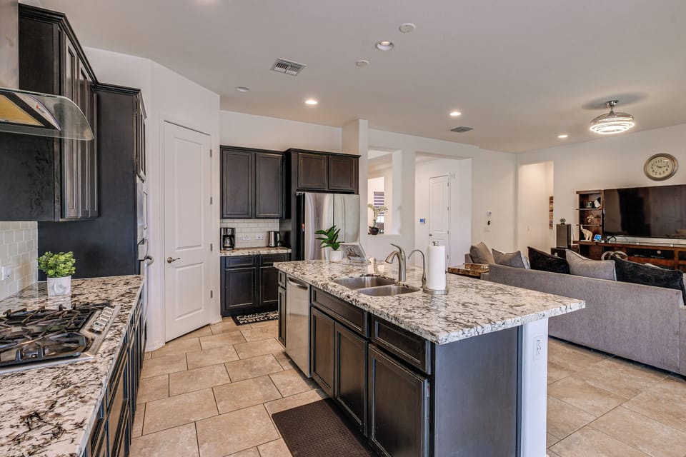 House (4 Bedrooms) | Interior