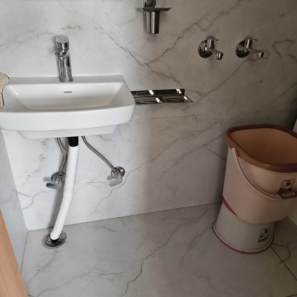 Family Double Room, Balcony | Bathroom | Shower, free toiletries, slippers, towels