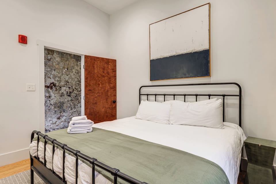 Walk to Findlay Market! Over-the-rhine Condo Apartment in Over The Rhine