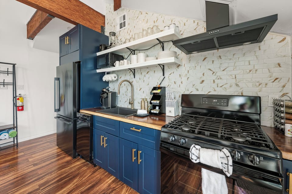 Kitchen - Full Kitchen with all of the essentials for a great family meal