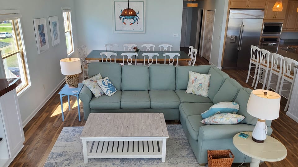Living Area - Plenty of space for the family to watch a movie!