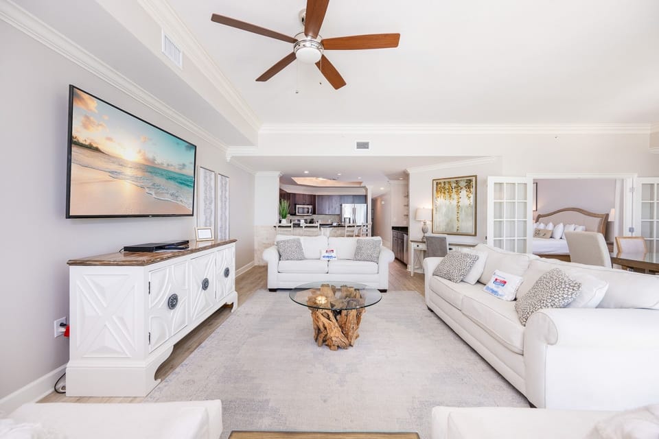 Condo, 3 Bedrooms | Living area