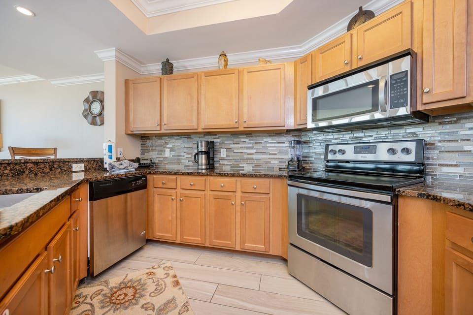 Condo, 3 Bedrooms | Private kitchen | Coffee/tea maker, fridge, oven