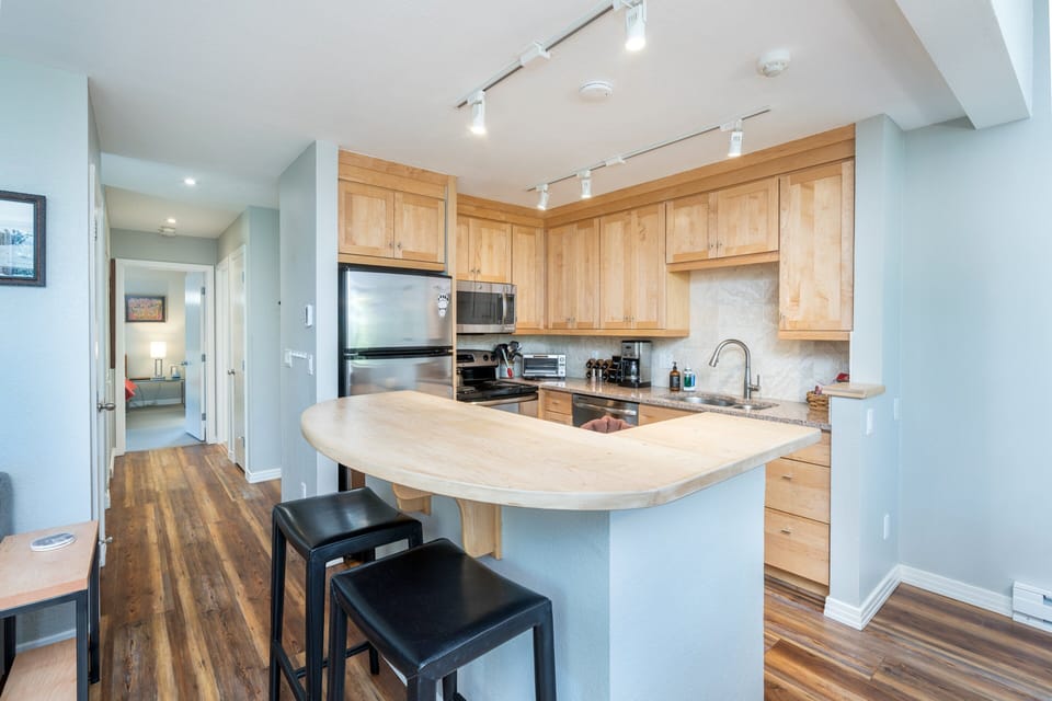 Condo, 3 Bedrooms | Private kitchen | Coffee/tea maker, toaster