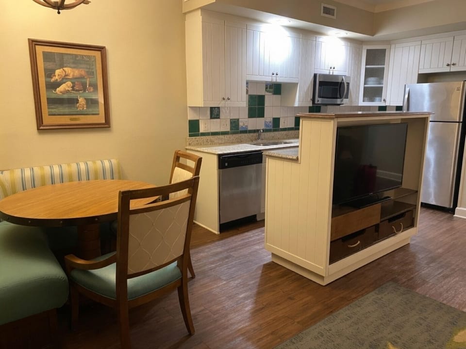 1 Bedroom Villa • Dining Area & Kitchen