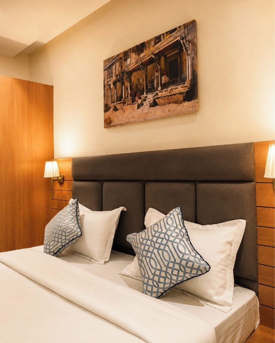 Deluxe Room, Balcony, Hill View | WiFi (free), bed sheets