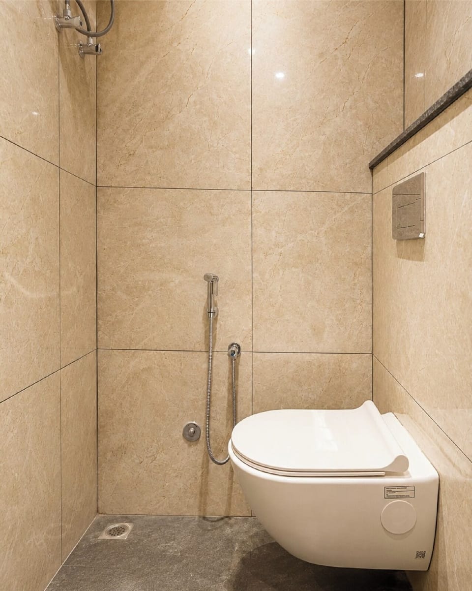 Deluxe Room, Balcony, Hill View | Bathroom | Shower, towels, soap, shampoo