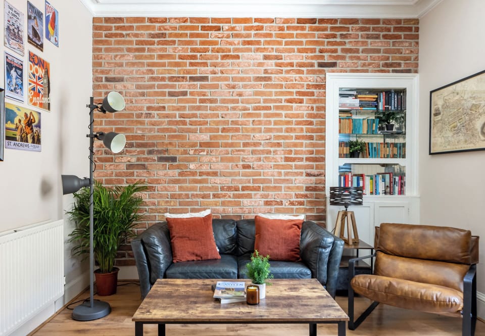 City Apartment, 2 Bedrooms, Non Smoking | Living area | 40-inch Smart TV with satellite channels