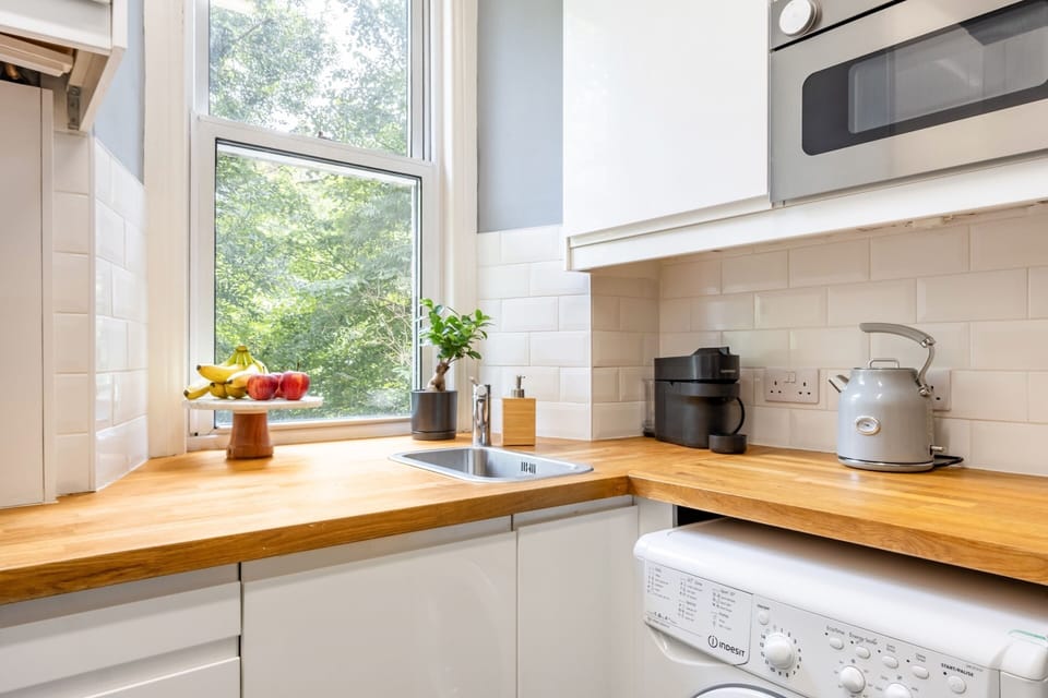 City Apartment, 2 Bedrooms, Non Smoking | Private kitchen | Coffee/tea maker, electric kettle, highchair, paper towels