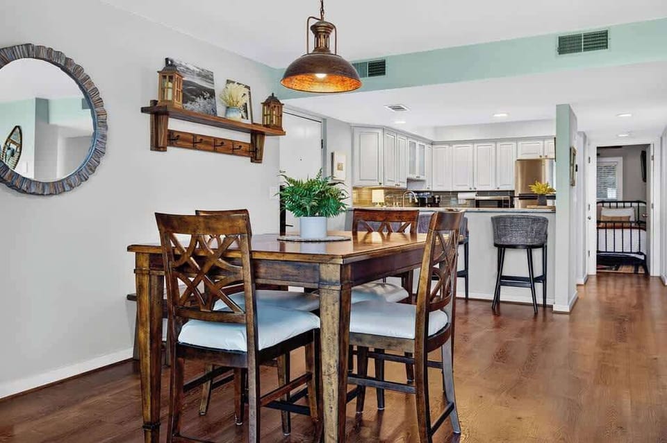 Main Level - Mountain Views