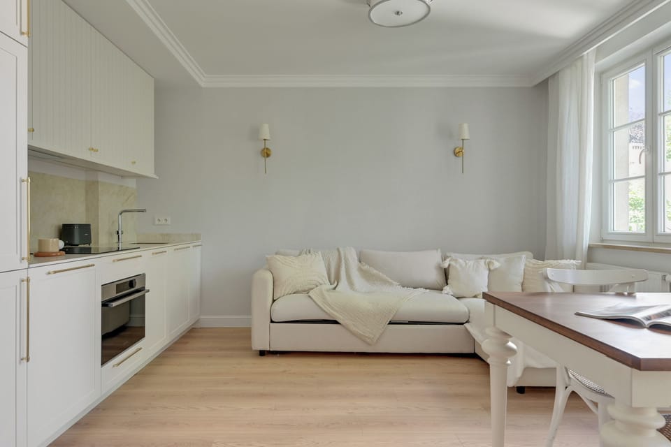 Family Apartment, Balcony | Living area | 40-inch flat-screen TV with cable channels, Netflix, Hulu