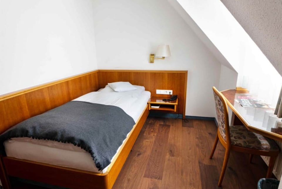 Standard Single Room | Desk, WiFi (free)