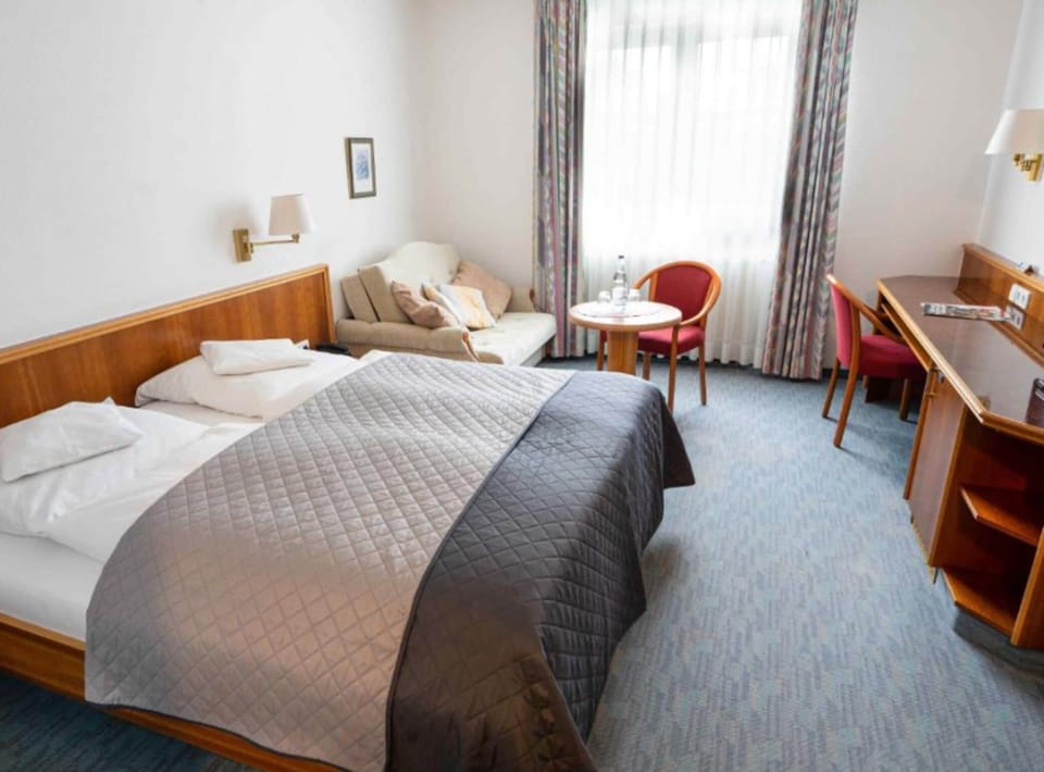 Standard Double Room | Desk, WiFi (free)