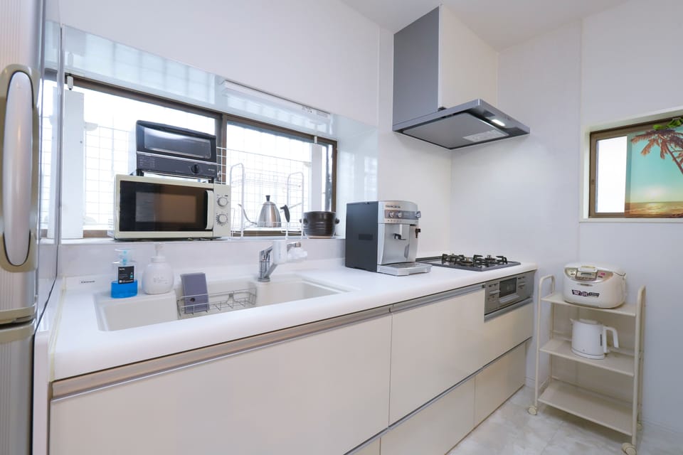 House, 1 Bedroom, Non Smoking, Patio | Private kitchen | Coffee/tea maker, full-size fridge, microwave, stovetop