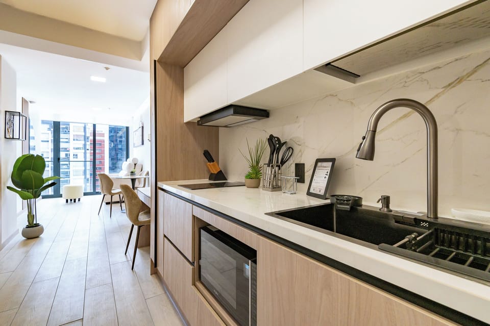 Deluxe Suite, Pets Allowed, City View | Private kitchen