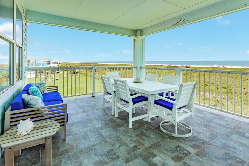 Dine al fresco overlooking the beach