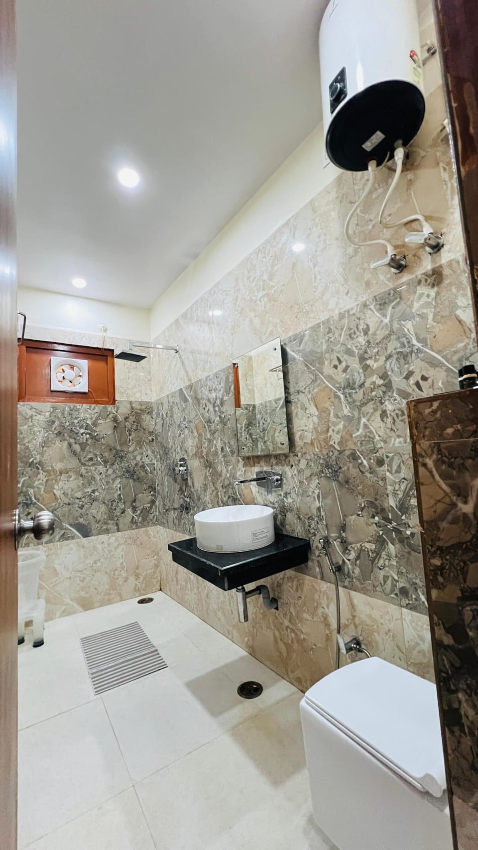 Double Room, City View | Bathroom | Slippers