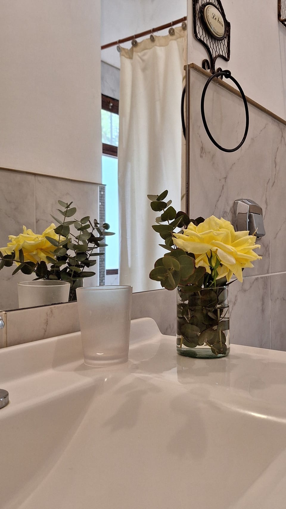 Quadruple Room | Bathroom | Free toiletries, hair dryer, towels