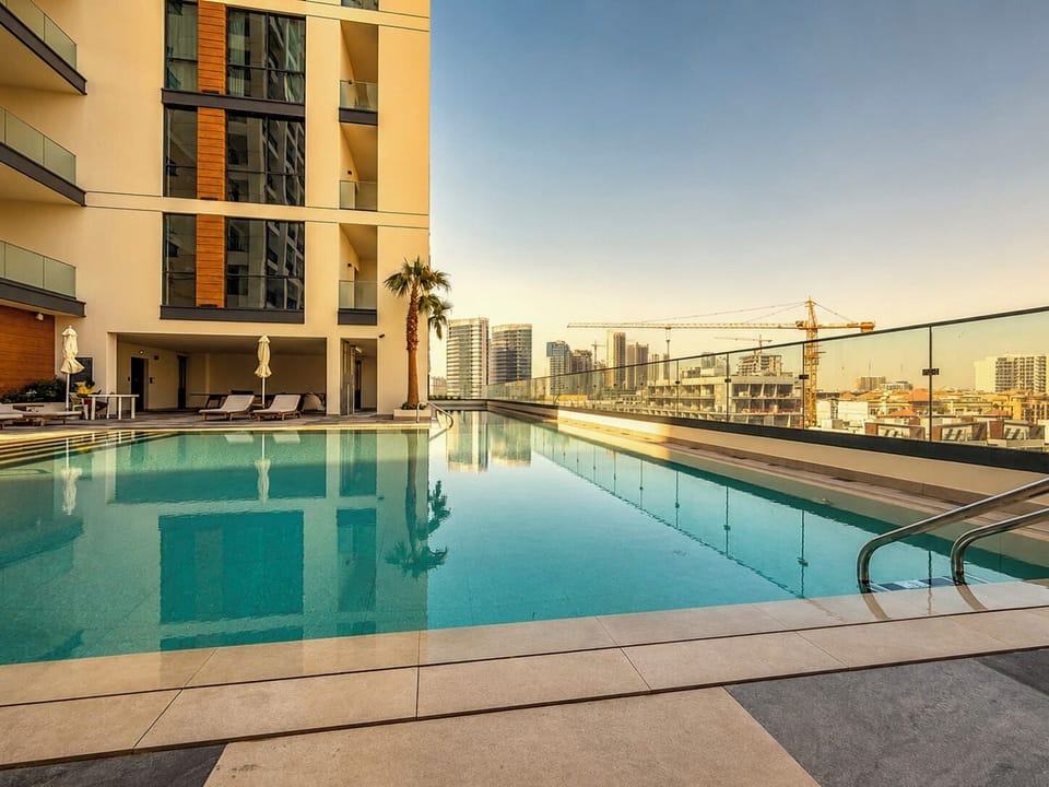 Outdoor pool, pool umbrellas, sun loungers