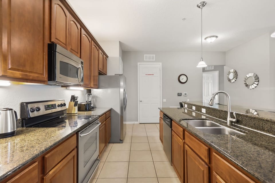 5048 Shoreway Loop Unit 401 (12).jpg