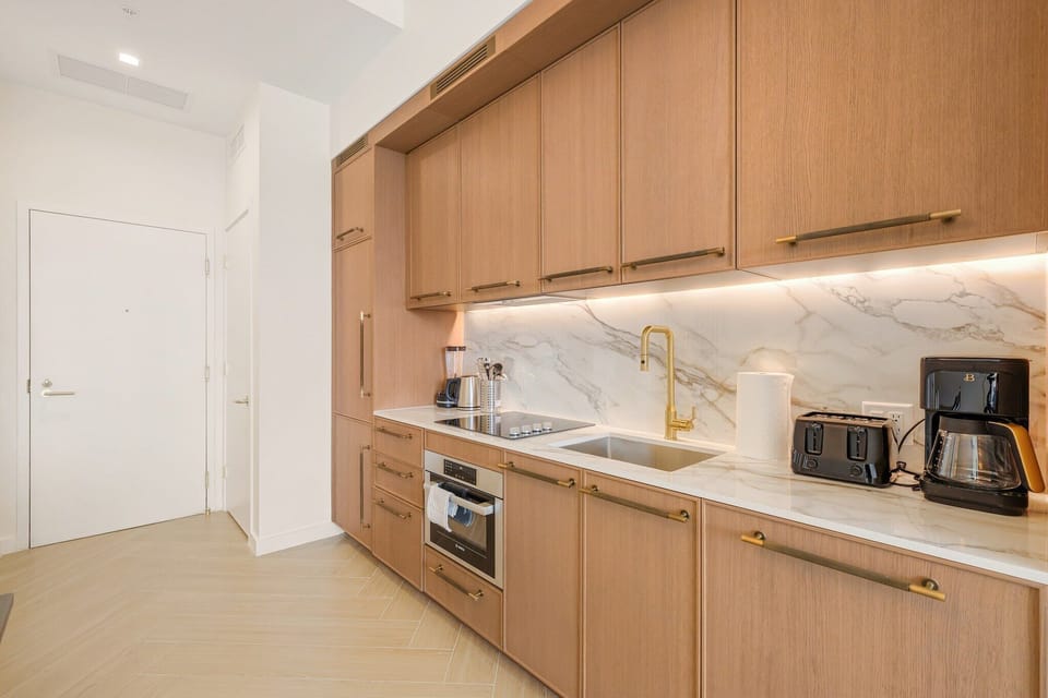 Classic Apartment, Balcony, Beach View | Private kitchen