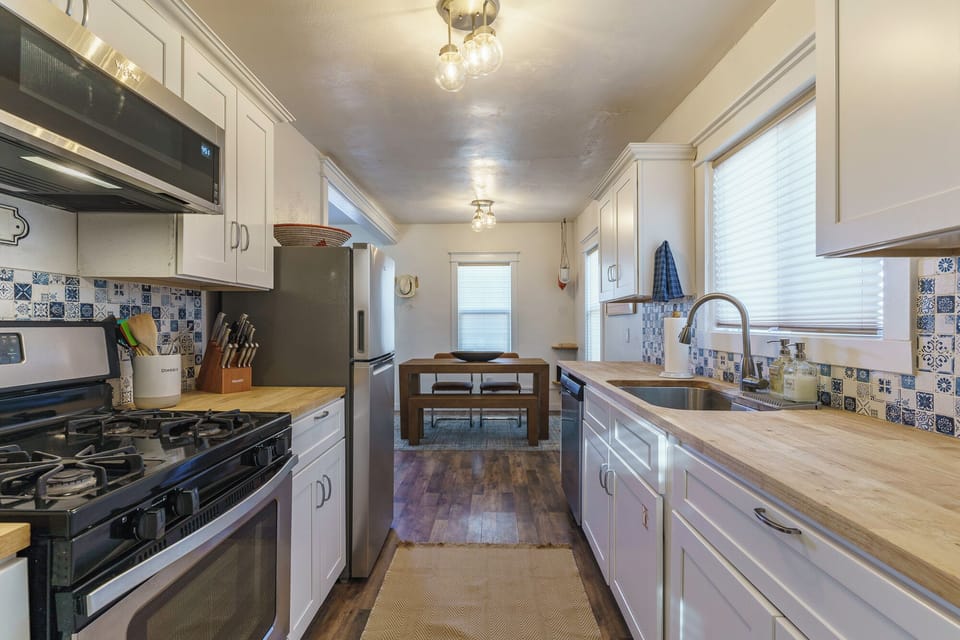 Prepare vacation meals with a natural gas range and oven, microwave, full-size refrigerator, dishwasher, cooking utensils and plenty of counter space.