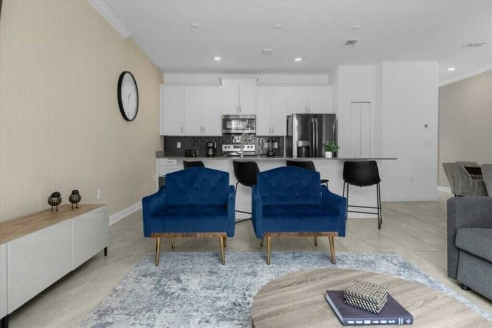 Open-concept living room with direct access to the pool