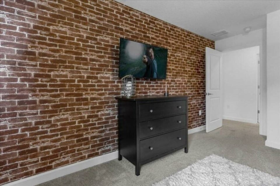 Harry Potter-themed bunk room with full-over-full bunk bed and additional twin sleeping space