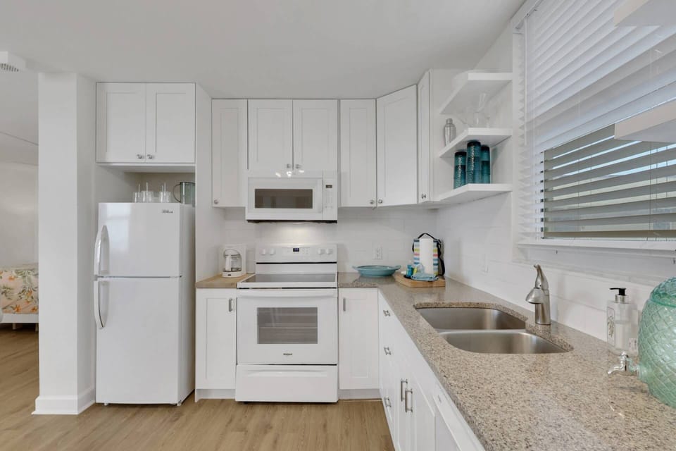 Preparing fresh local seafood or enjoying takeout from one of Bonita Beach's nearby restaurants - the well-equipped kitchen makes dining in easy.