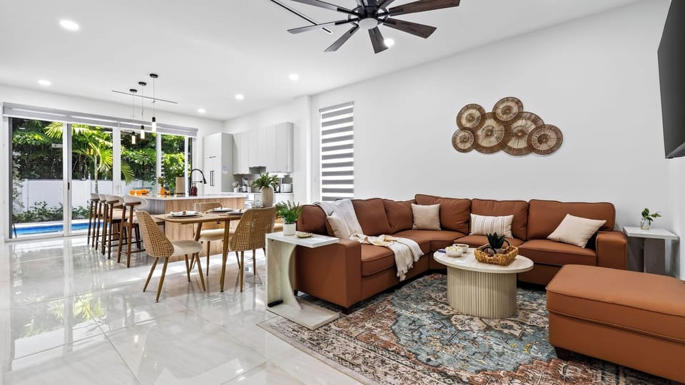 House (4 Bedrooms) | Front of property