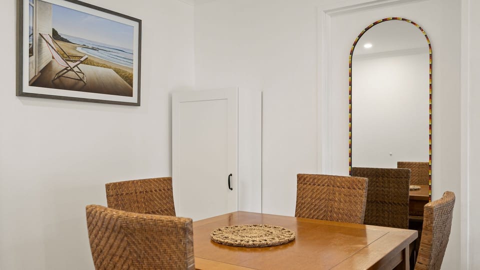 Dining table set for relaxed breakfasts and dinners.