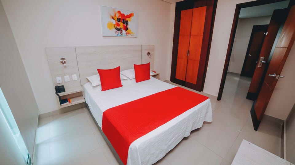 Comfort Studio Suite | Minibar, in-room safe, desk, laptop workspace