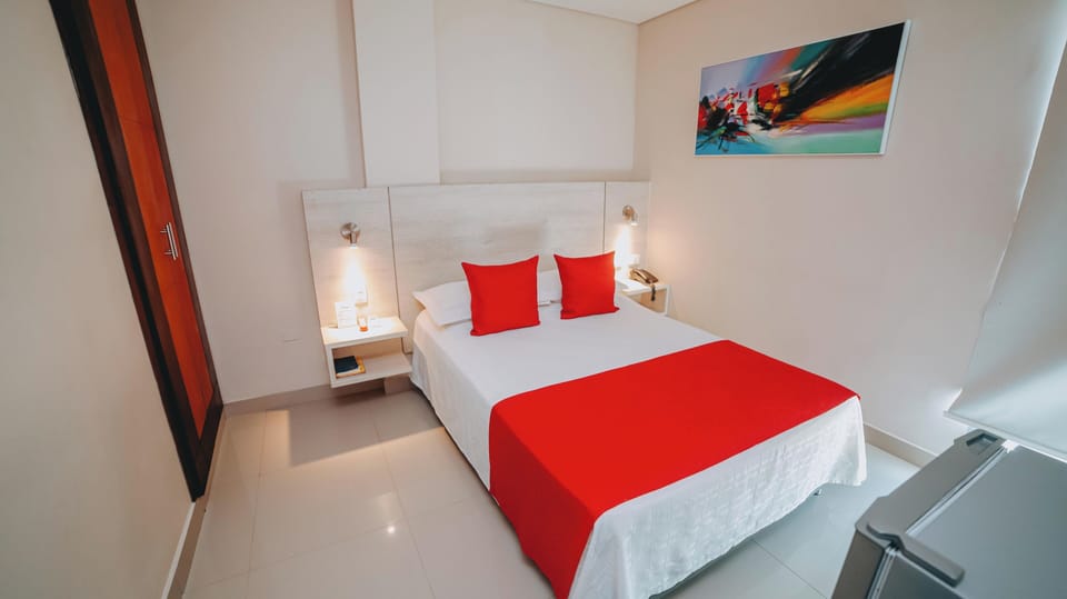 Comfort Double Room Single Use | Minibar, in-room safe, desk, laptop workspace