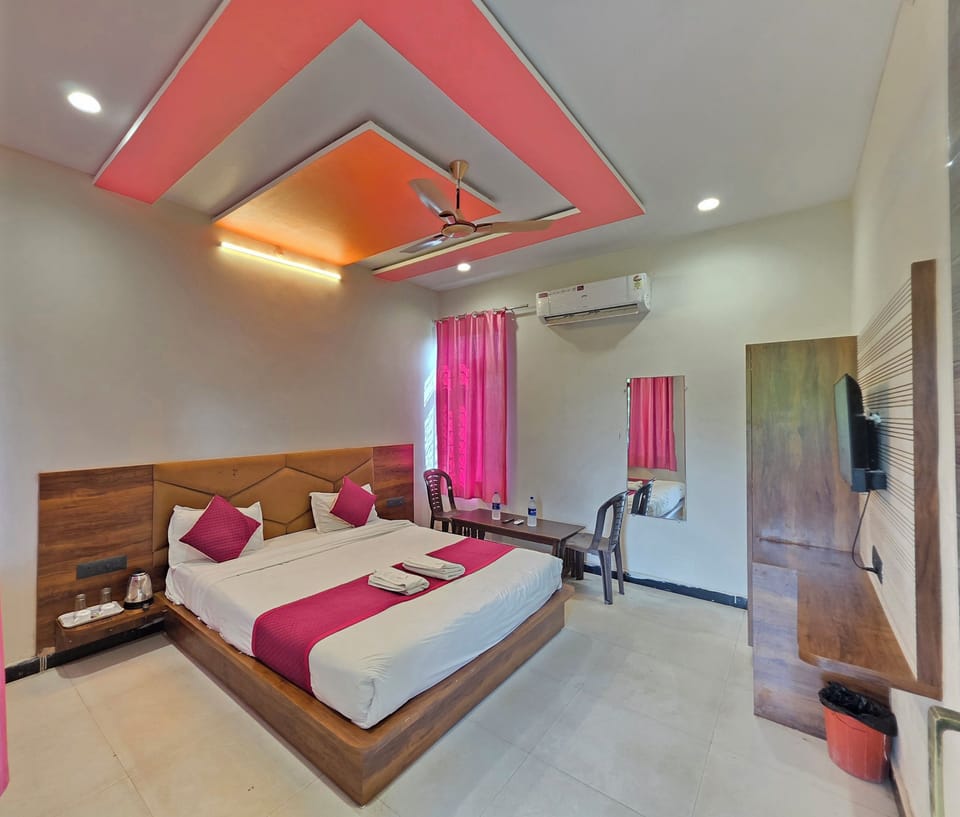 Deluxe Room | Iron/ironing board, WiFi (free)