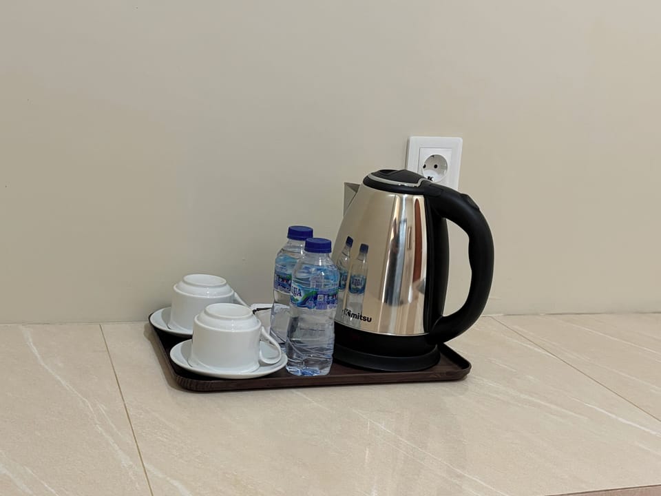 Deluxe Room, Garden View | Coffee and/or coffee maker