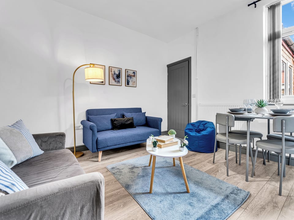 Living room/dining room | Victoria House, Stoke-on-Trent